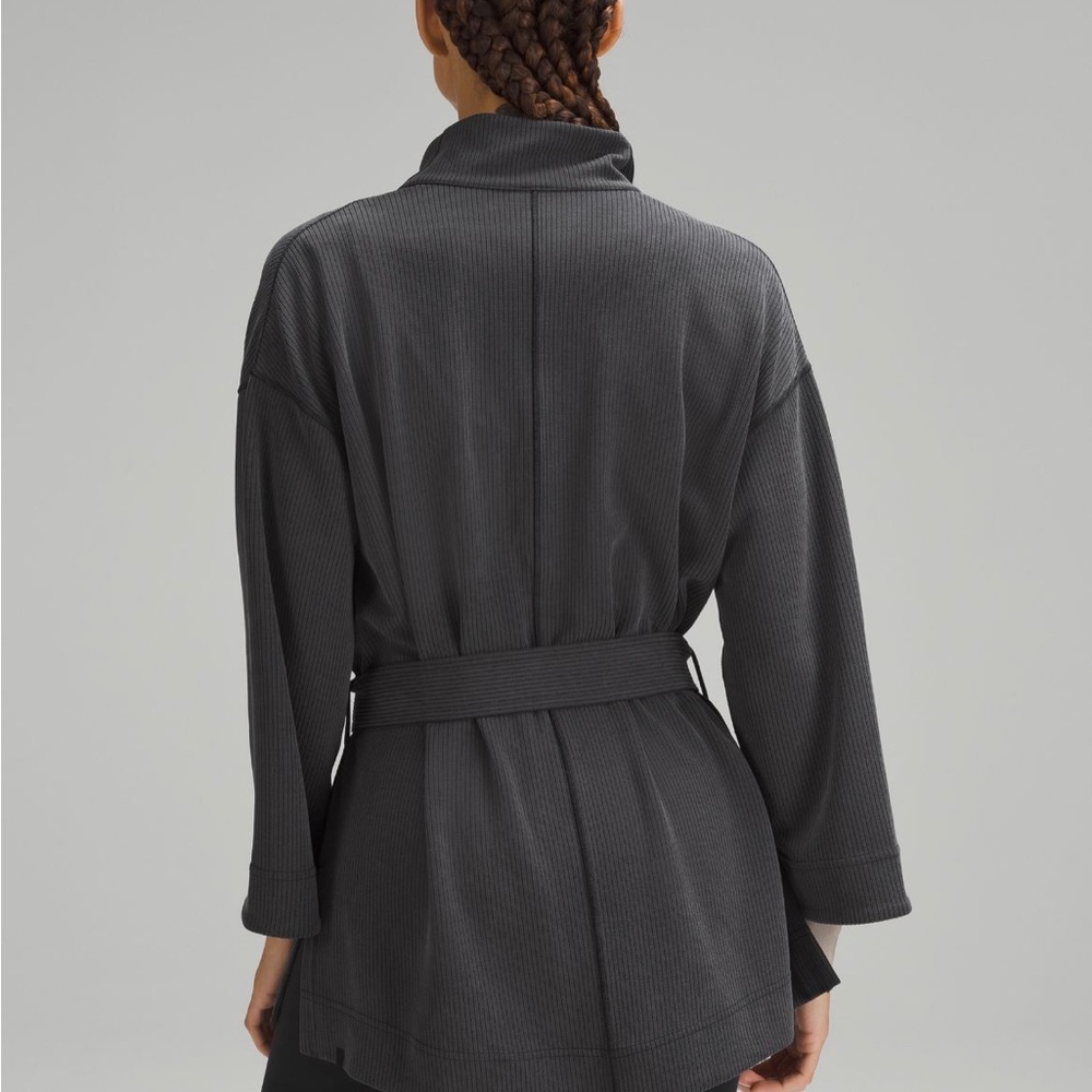 NWT Lululemon Softstreme Beltd Wrap size 8